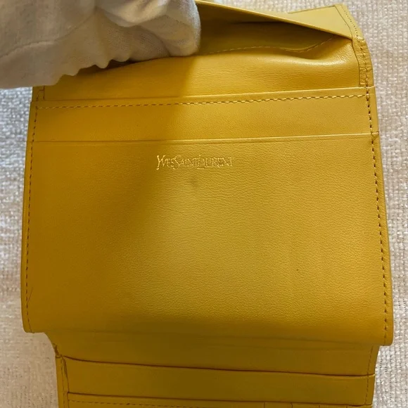 Yves Saint Laurent VINTAGE Authentic Sunflower Yellow Leather Compact Wallet - Picture 4 of 16
